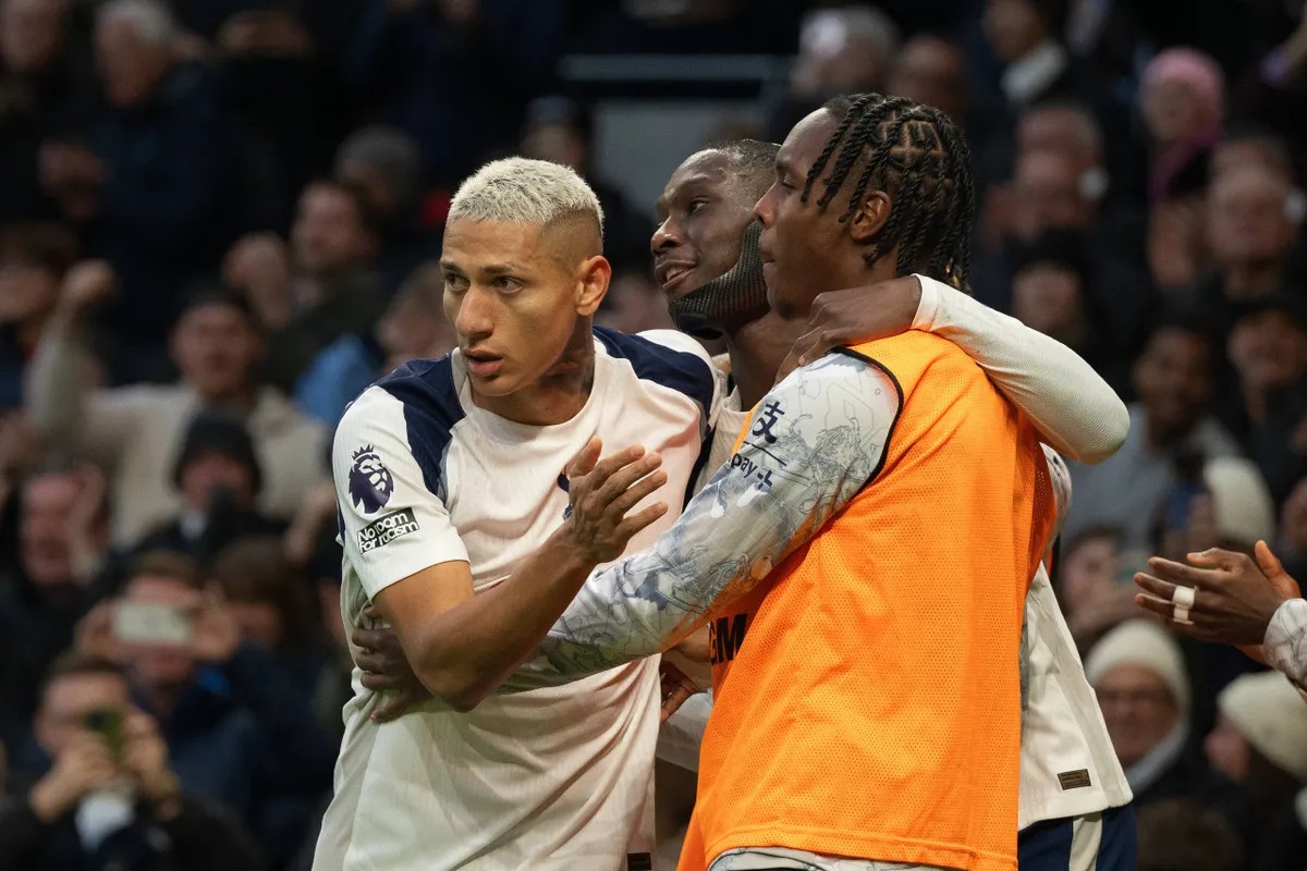 nhan-dinh-soi-keo-tottenham-vs-slavia-prague-luc-03h00-ngay-10-12-2025-1